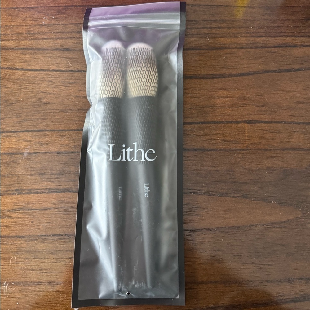 LITHE- The Essential Face Brush Set - Picture 5 of 6